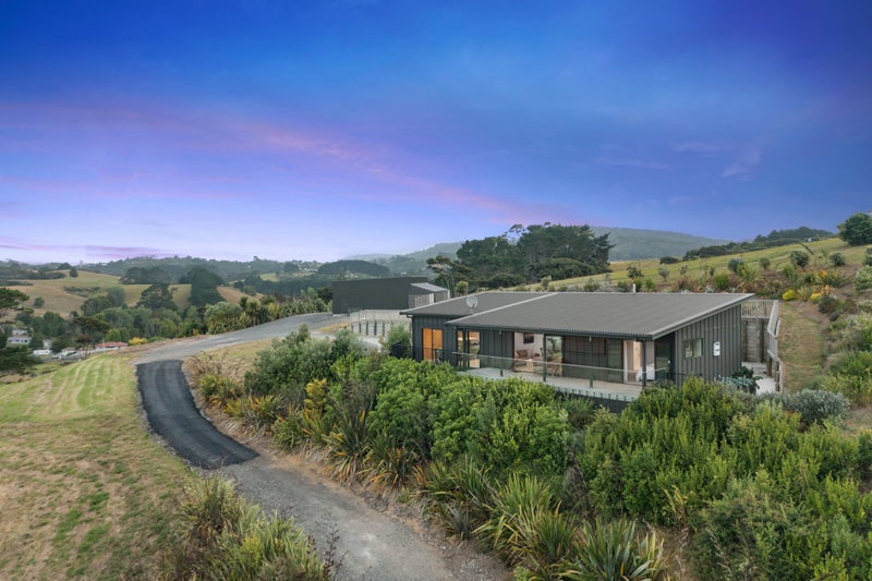 24A Bethells Road, Waitakere, Auckland - Carousel 1