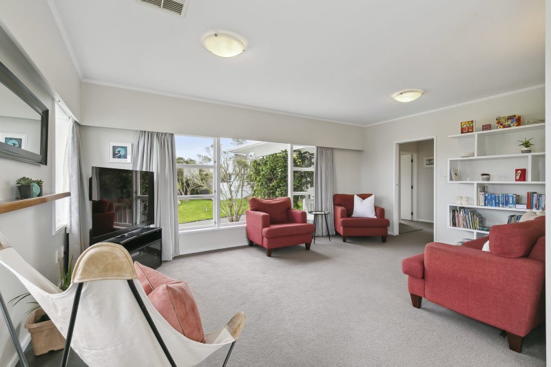 8 Glenamoy Crescent, Johnsonville, Wellington - Carousel 2