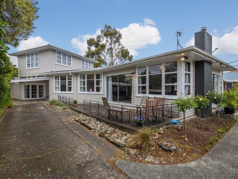 9 Hall Grove, Ebdentown, Upper Hutt - Carousel 1