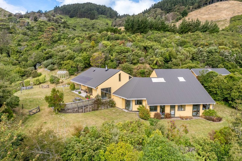 268 Stratton Street, Normandale, Lower Hutt - Carousel 1