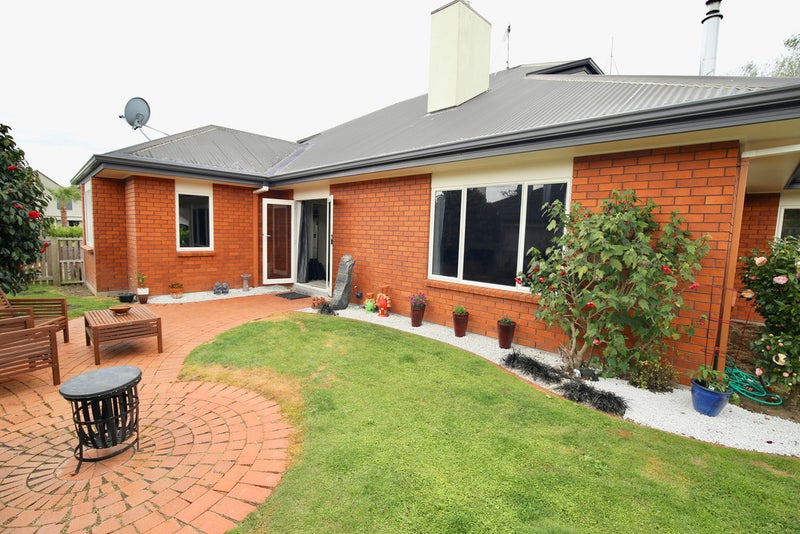 30 Keswick Crescent, Huntington, Hamilton - Carousel 1