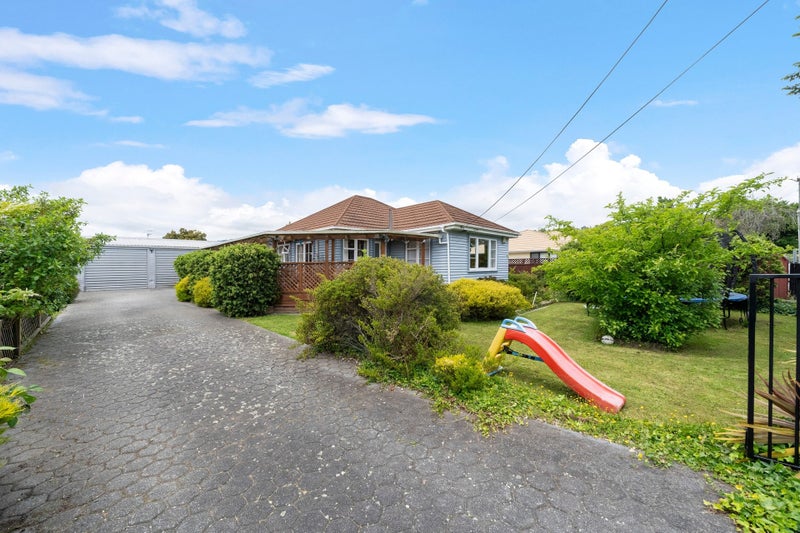 40 Henry Street, Ebdentown, Upper Hutt - Carousel 1