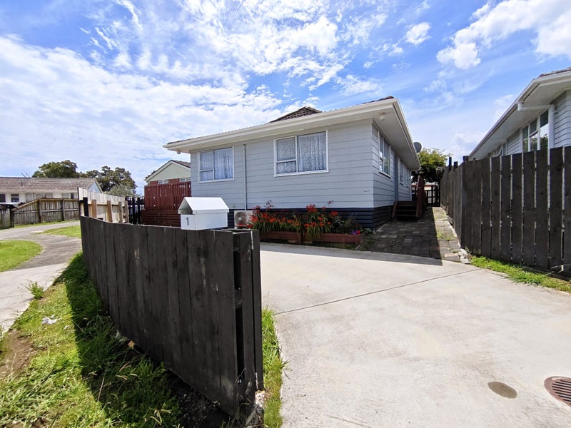 1 Auster Place, Mangere, Auckland - Carousel 1