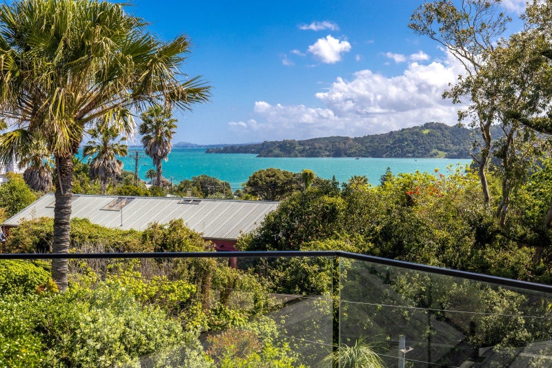 16 Ocean Road, Surfdale, Waiheke Island - Carousel 2