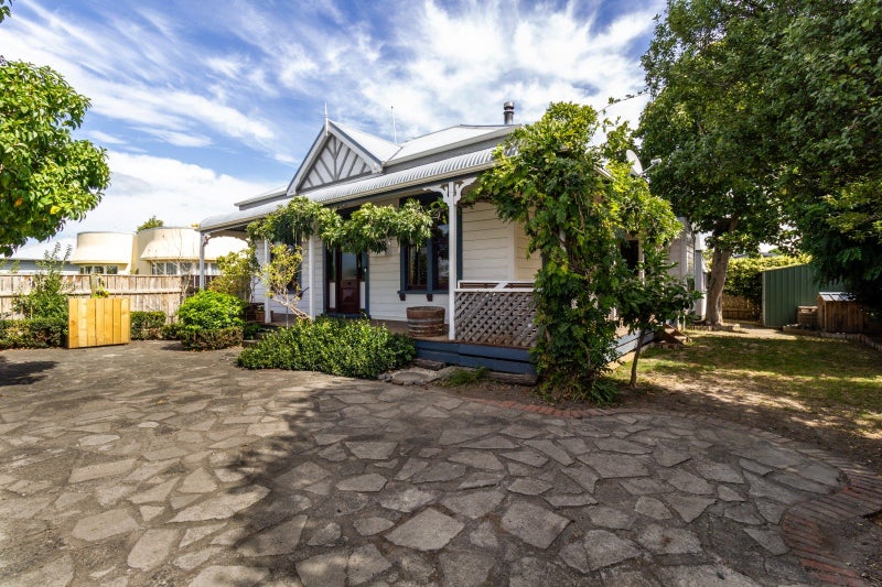 205 Grove Road, Mayfair, Hastings - Carousel 14