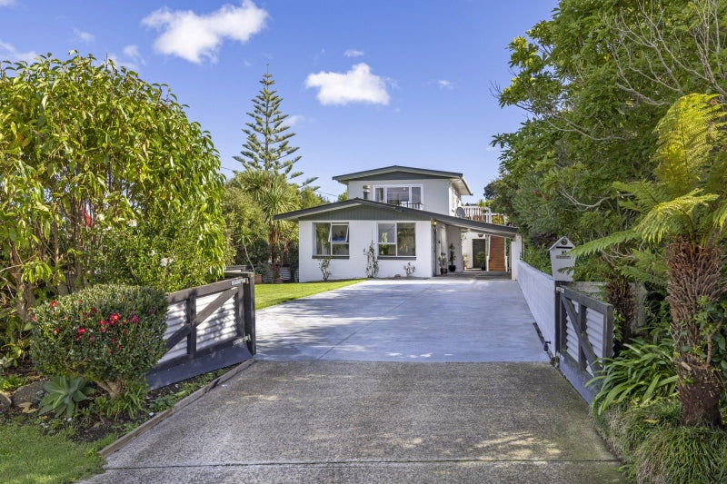 3 Violet Street, Raglan - Carousel 1