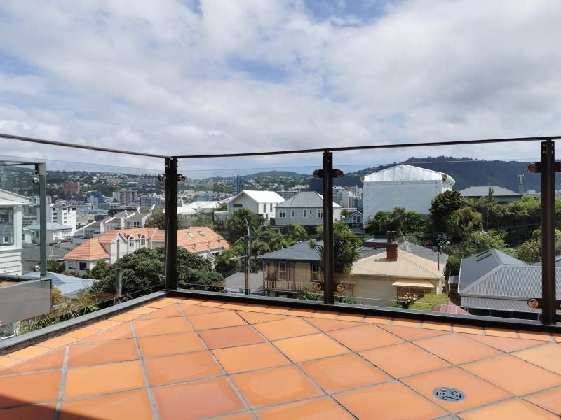 52C Hawker Street, Mount Victoria, Wellington - Carousel 1