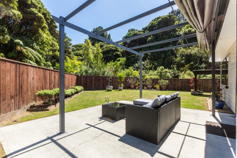 38 Moonsail Drive, Whitby, Porirua - Carousel 1