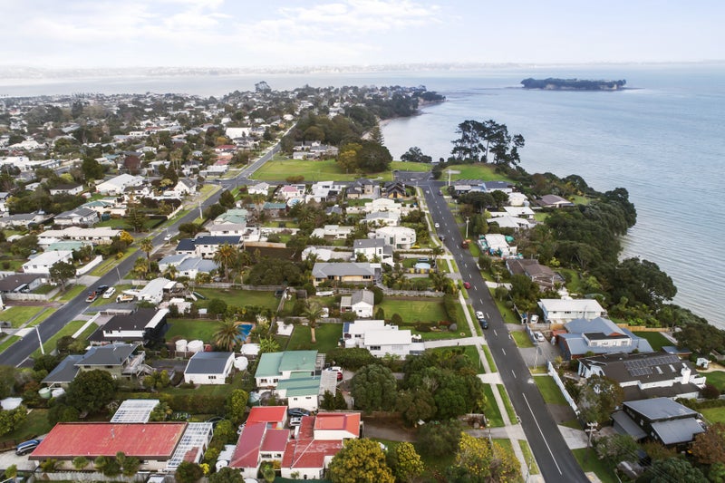 14 Ealing Crescent, Beachlands, Auckland - Carousel 2