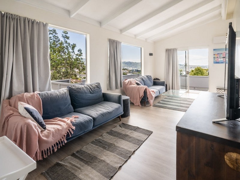 12 Toporoa View, Ascot Park, Porirua - Carousel 2