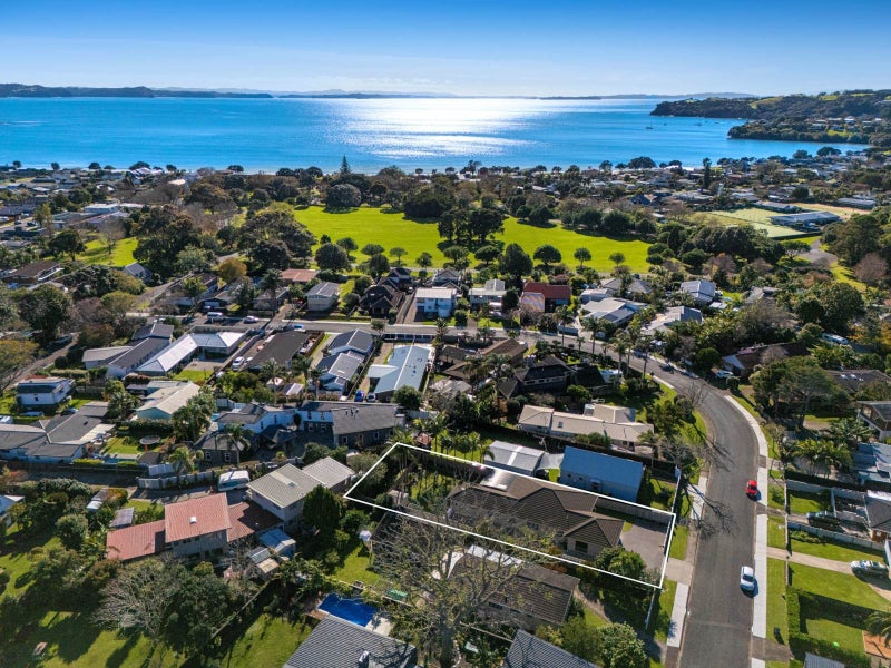 27 The Circle, Manly, Whangaparaoa - Carousel 1