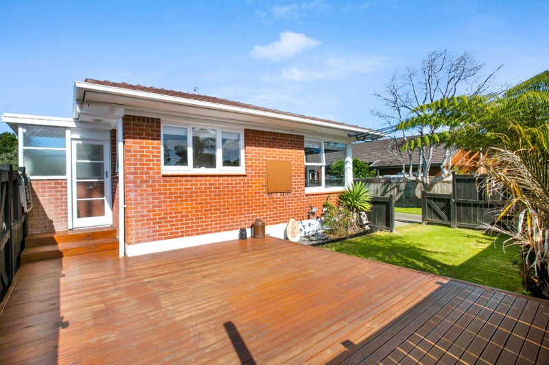 1/24 Inverness Road, Browns Bay, Auckland - Carousel 1