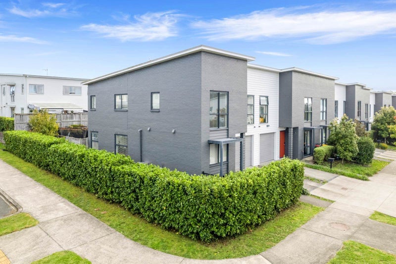 59 William Wallbank Crescent, Swanson, Auckland - Carousel 1