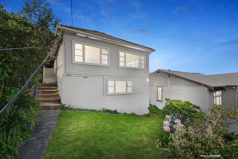 12 Hungerford Road, Lyall Bay, Wellington - Carousel 1