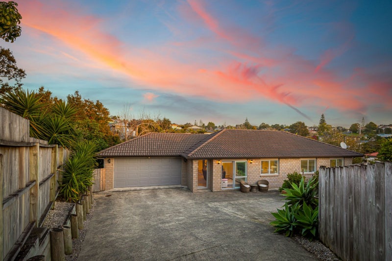 12 Nirmal Place, Sunnyvale, Auckland - Carousel 1