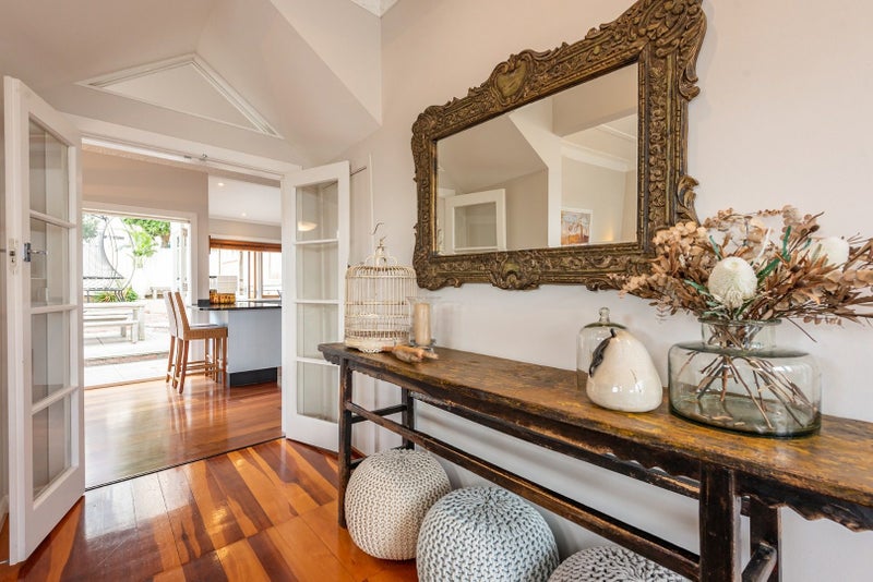 15 Hay Street, Oriental Bay, Wellington - Carousel 2