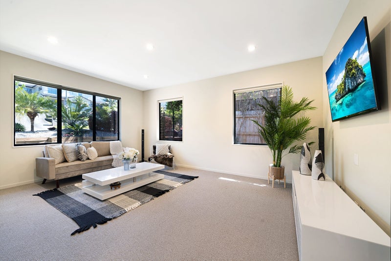 19 Wychwood Avenue, Henderson, Auckland - Carousel 1