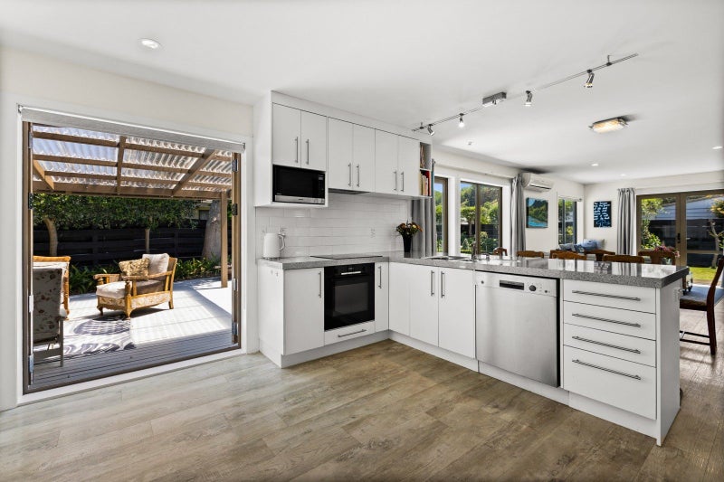 12 Weathers Place, Taradale, Napier - Carousel 2