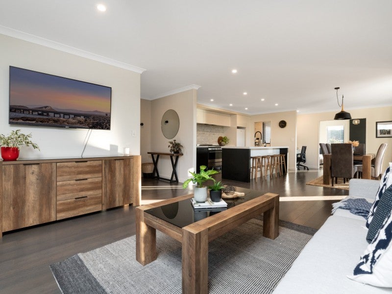 2 Rochfort Crescent, Pyes Pa, Tauranga - Carousel 2