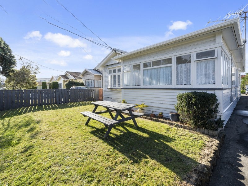 64 Kauri Street, Miramar, Wellington - Carousel 1