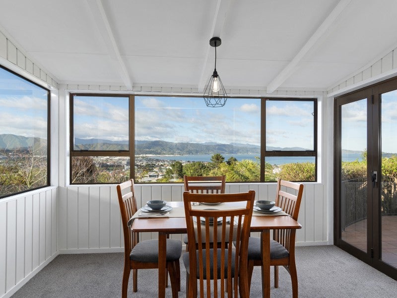 6 Stanhope Grove, Korokoro, Lower Hutt - Carousel 1