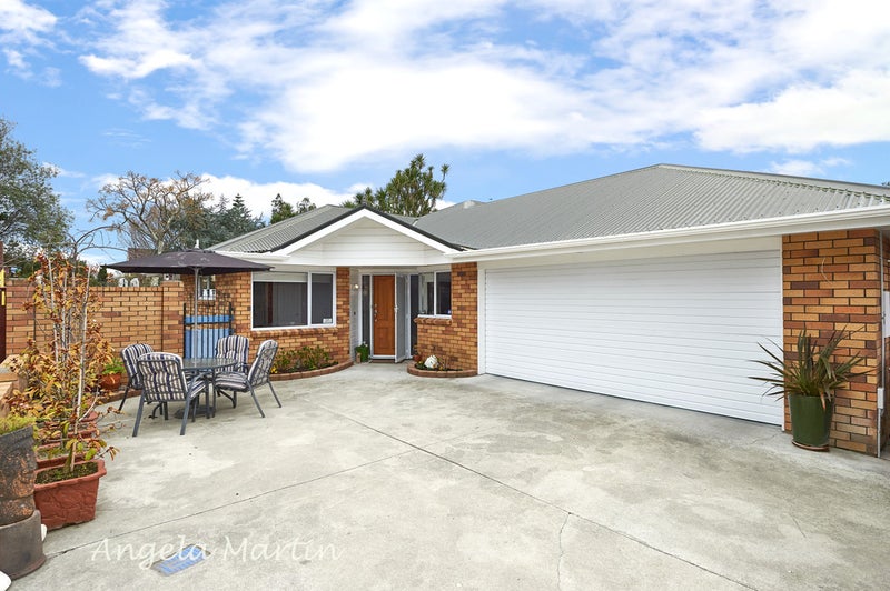 4 Barnes Court, Roslyn, Palmerston North - Carousel 1