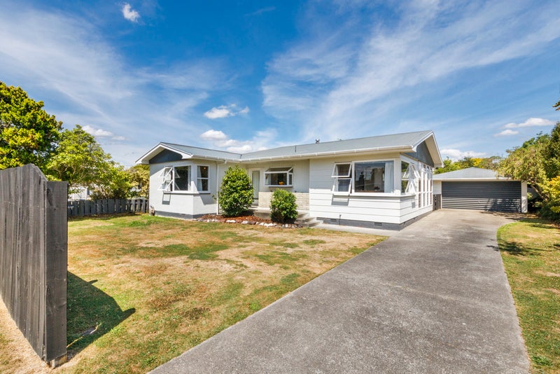 6 Tabak Crescent, Takaro, Palmerston North - Carousel 1