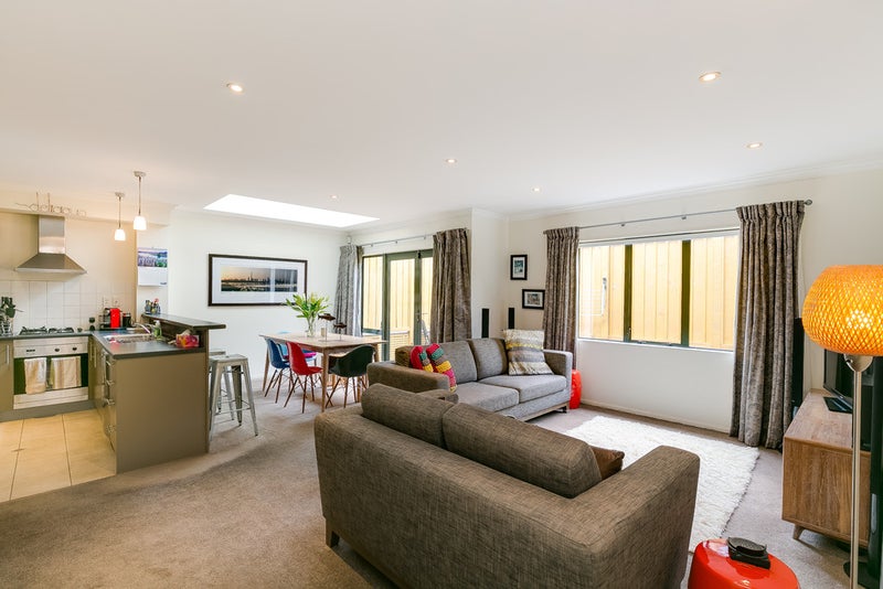 61 Futuna Close, Karori, Wellington - Carousel 2