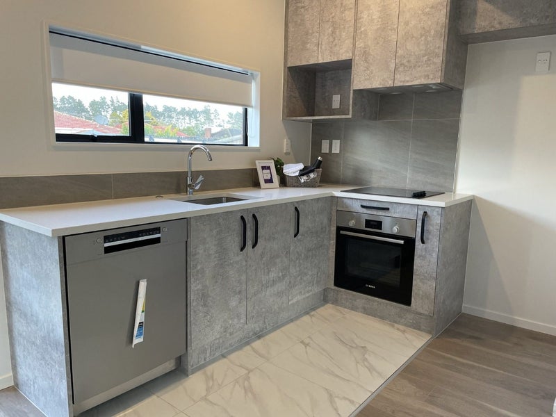 7 Fantail Place, Avondale, Auckland - Carousel 2