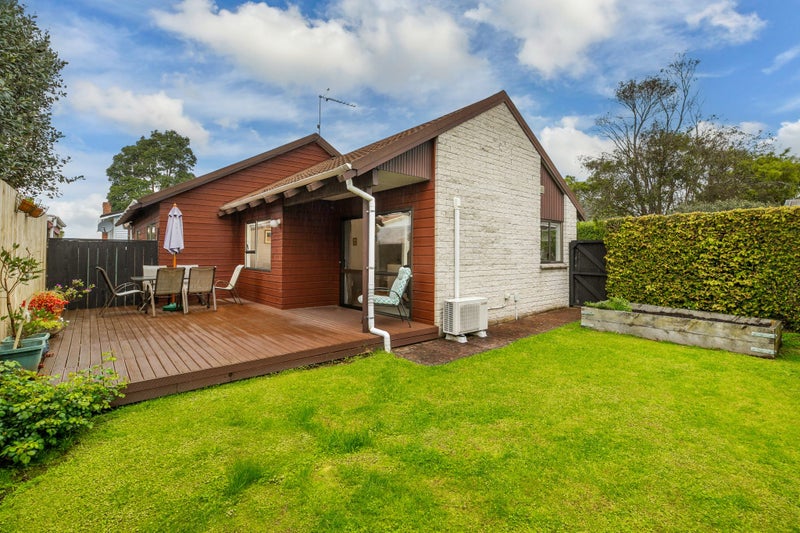 2/255 Meola Road, Point Chevalier, Auckland - Carousel 1