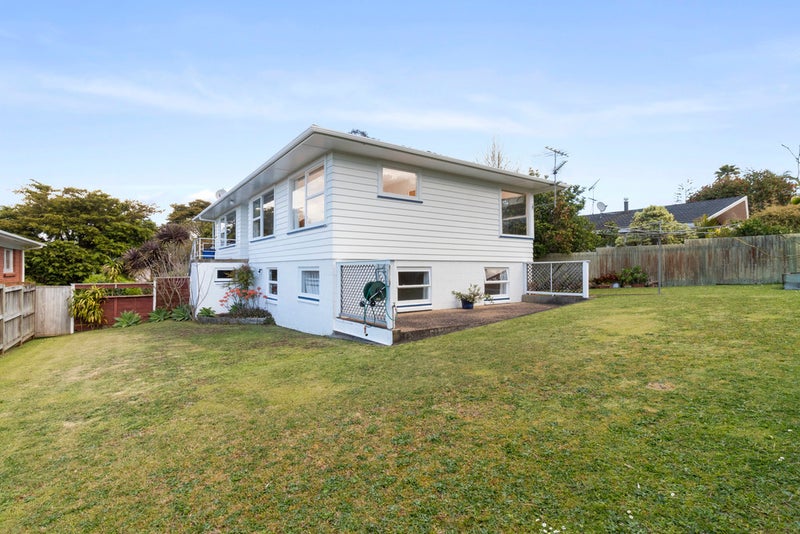 7 Tudward Glade, Hillcrest, Auckland - Carousel 2