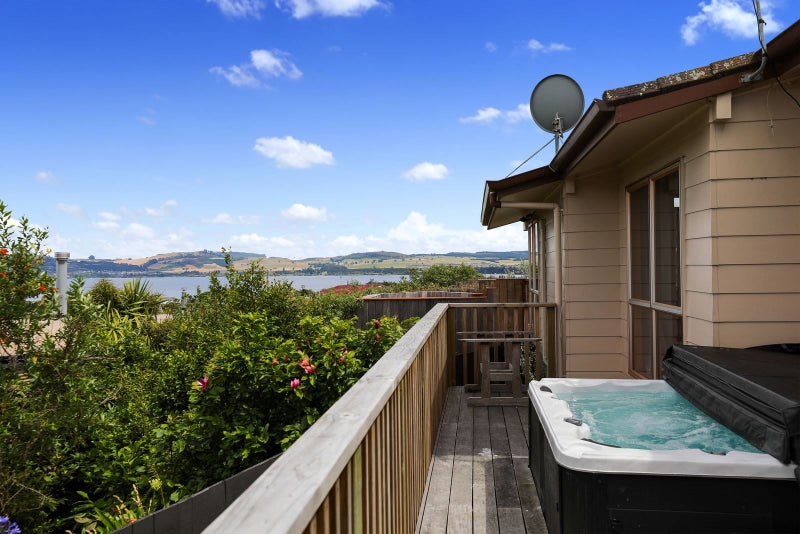 29 Ingle Avenue, Waipahihi, Taupo - Carousel 2