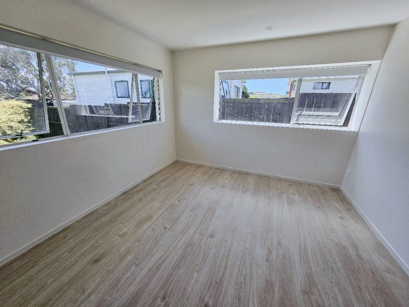 69A Farquhar Road, Glendene, Auckland - Carousel 2