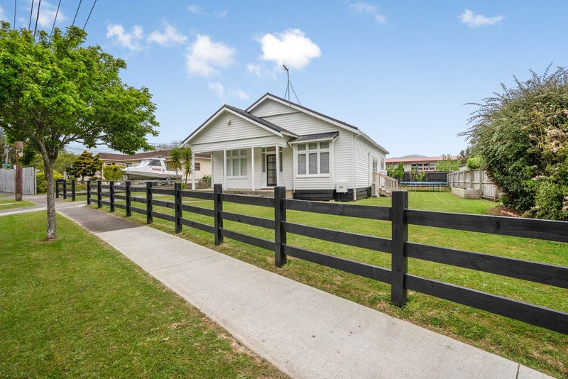2 Richard Grove, Stokes Valley, Lower Hutt - Carousel 1