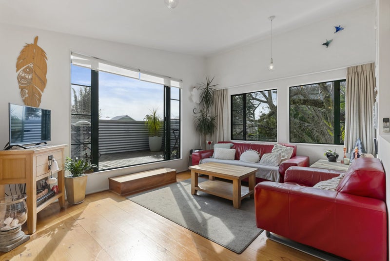 37A Springfield Road, Morningside, Auckland - Carousel 2
