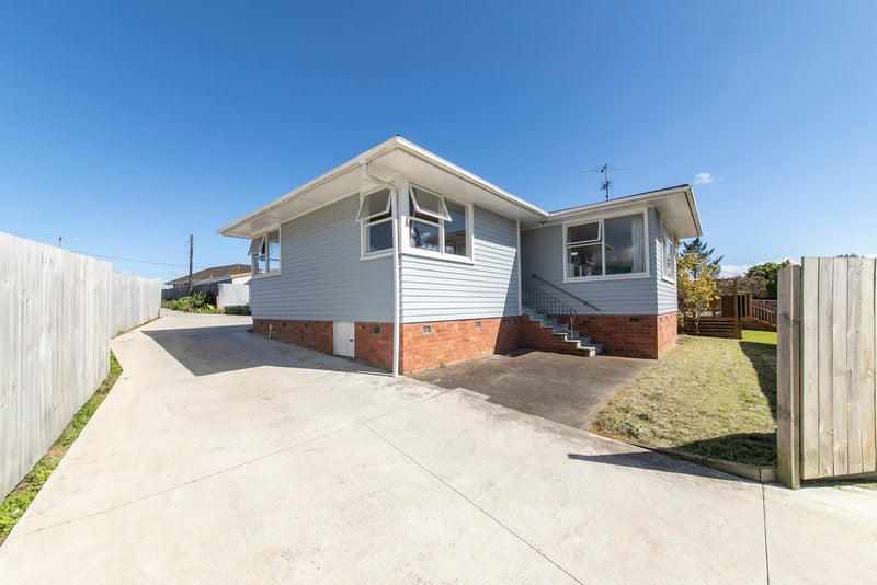 127 Tidal Road, Mangere, Auckland - Carousel 1