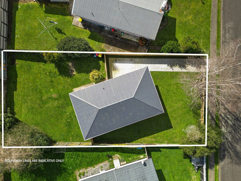 8 Susan Place, Deanwell, Hamilton - Carousel 2