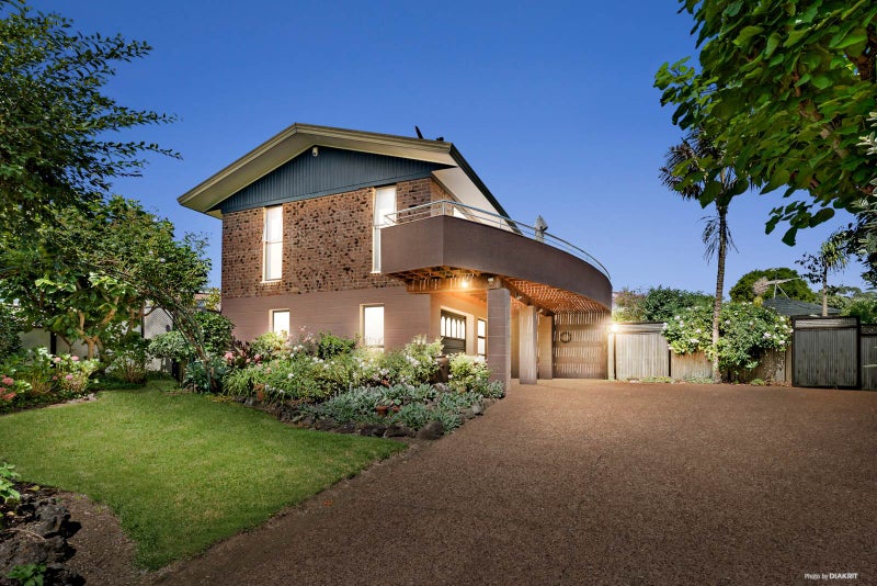 12 Chip Grove, Sunnyhills, Auckland - Carousel 1