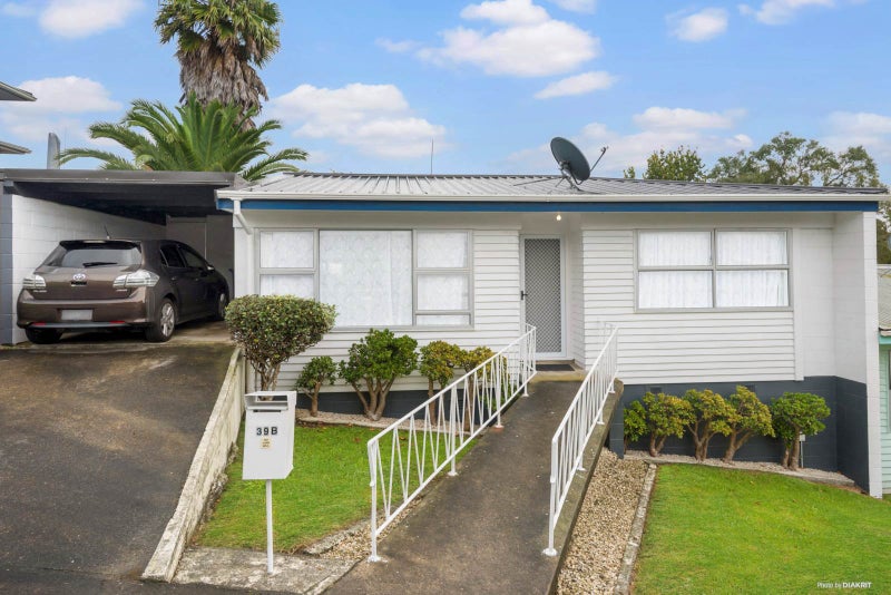 2/39 Kaipatiki Road, Glenfield, Auckland - Carousel 1