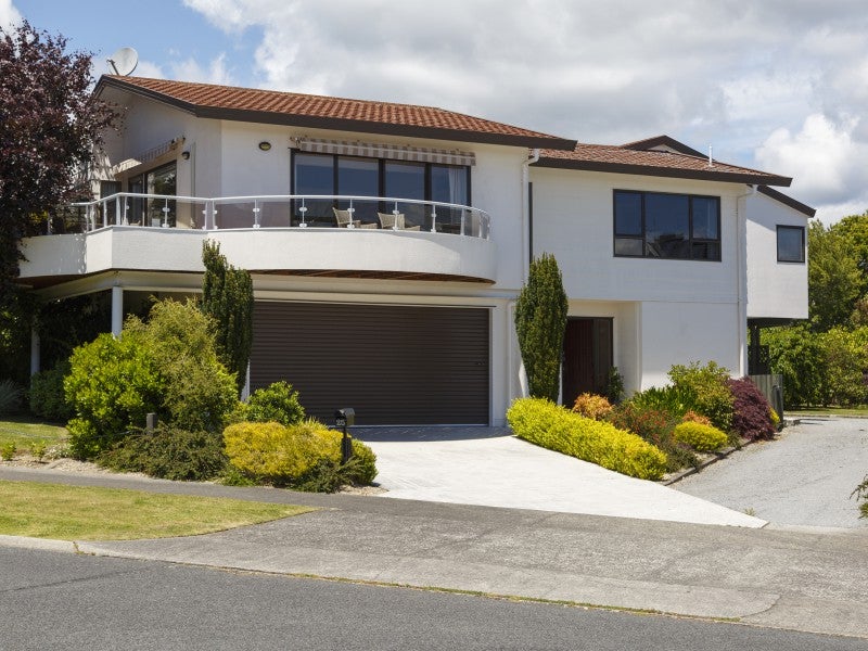 25 Harvey Street, Waipahihi, Taupo - Carousel 1