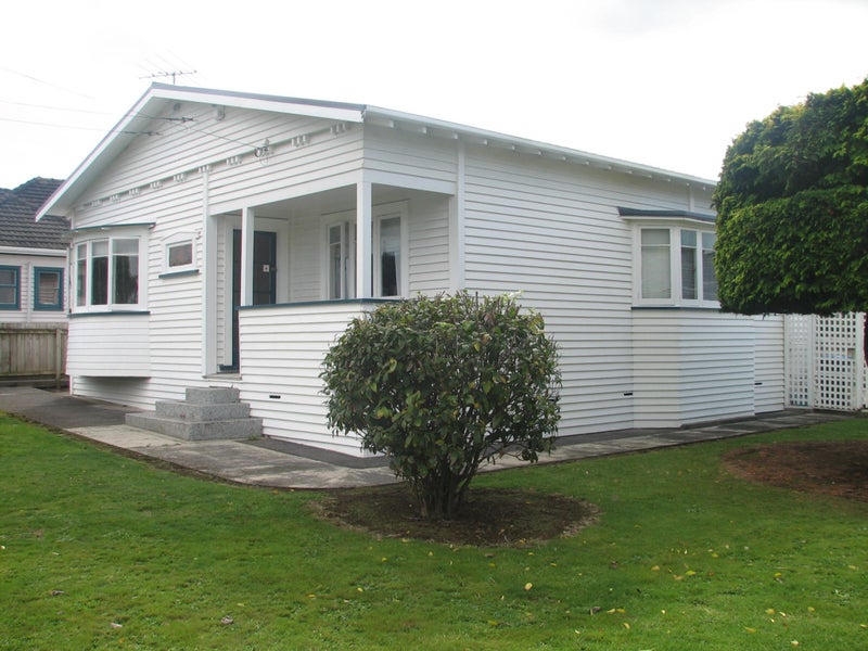 1 Houpara Street, One Tree Hill, Auckland - Carousel 1