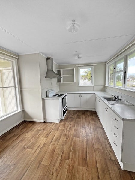 31 Hudson Avenue, Bulls - Carousel 2