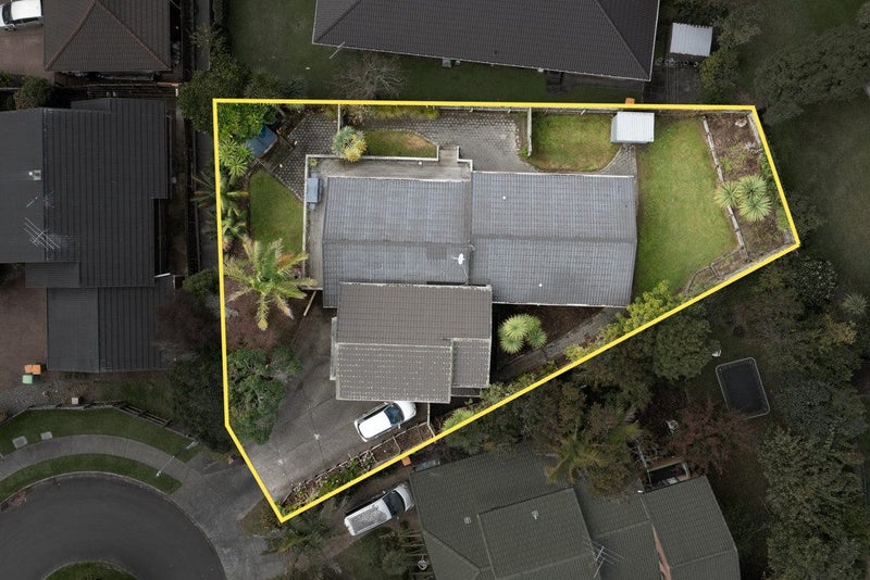 43 Taupiko Place, Green Bay, Auckland - Carousel 2