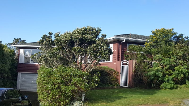 31 Cheyne Walk, Newlands, Wellington - Carousel 2