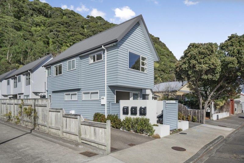 1/121 Muritai Road, Eastbourne, Lower Hutt - Carousel 1