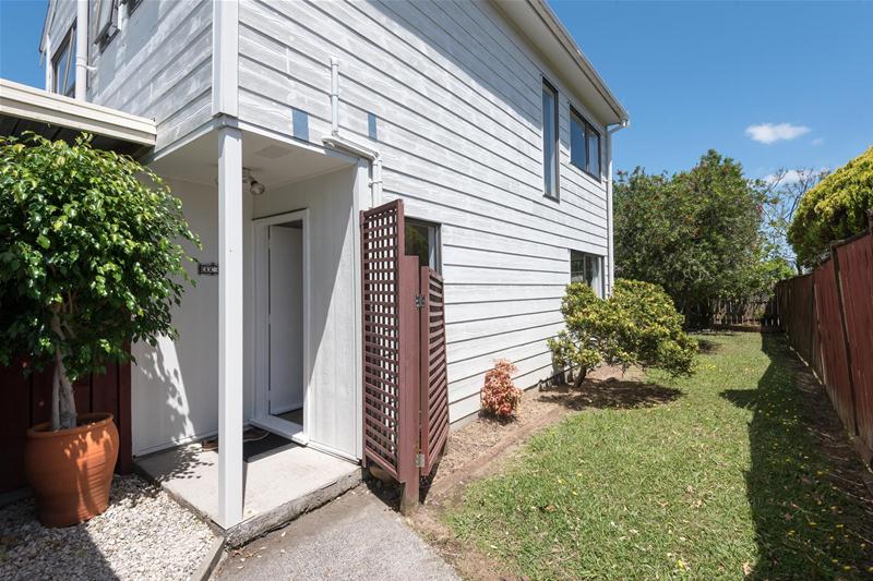 11C Highland Park Drive, Highland Park, Auckland - Carousel 1