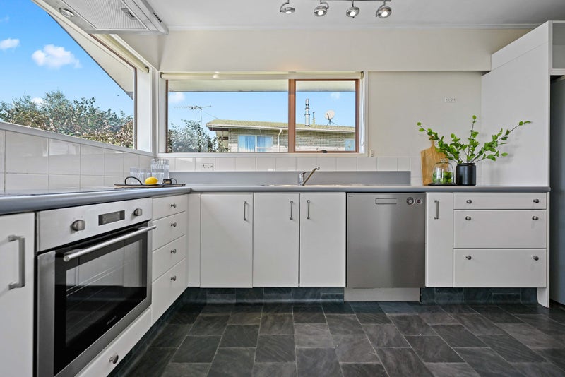 63 MacDonald Road, Glenview, Hamilton - Carousel 2