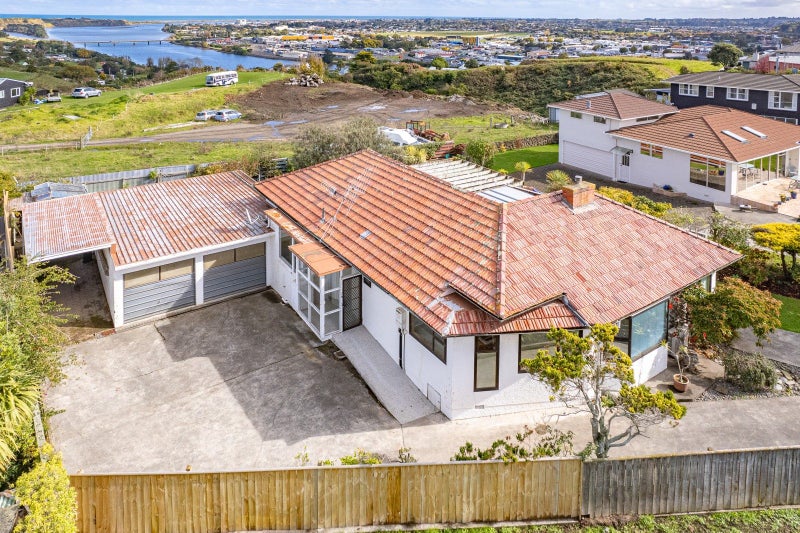 9 Tower Crescent, Durie Hill, Whanganui - Carousel 2
