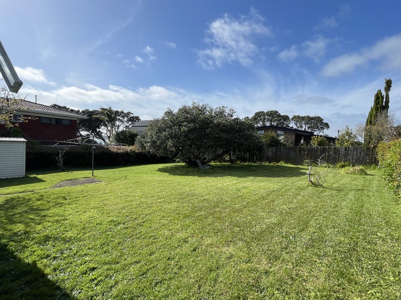 11 Heath Avenue, Northcote, Auckland - Carousel 2