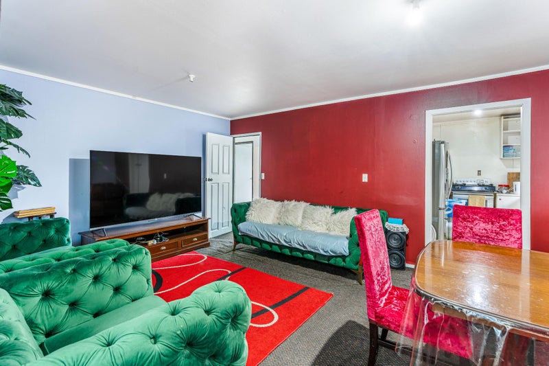 7 Fernhaven Place, Massey, Auckland - Carousel 2